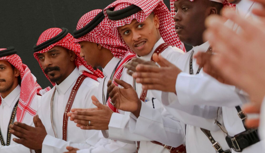 فرق وعروض نظمتها غدق